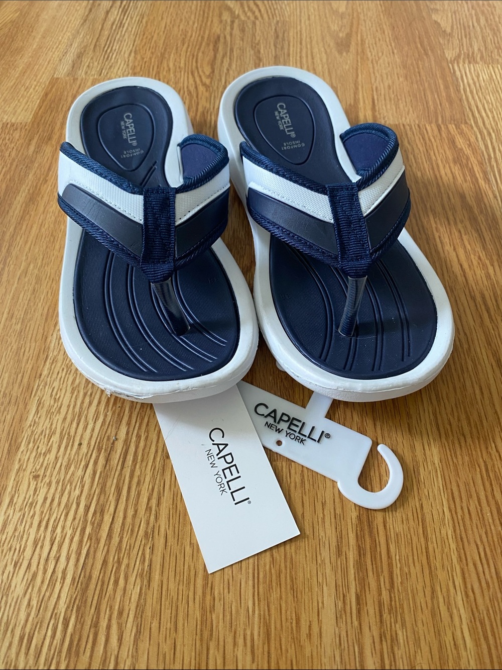 5 for $25! NWT Capelli New York Flip Flops